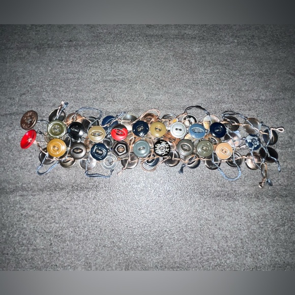 Artisan-Crafted Button Bracelet - Picture 2 of 3